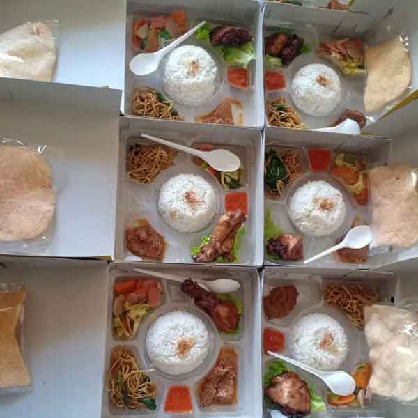 nasi kotak Mangoli Timur - Maluku Utara