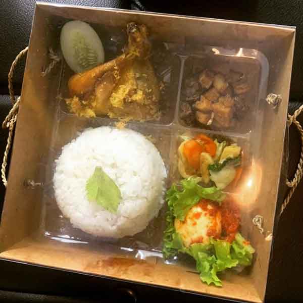 hampers box Atang Senjaya - Bogor