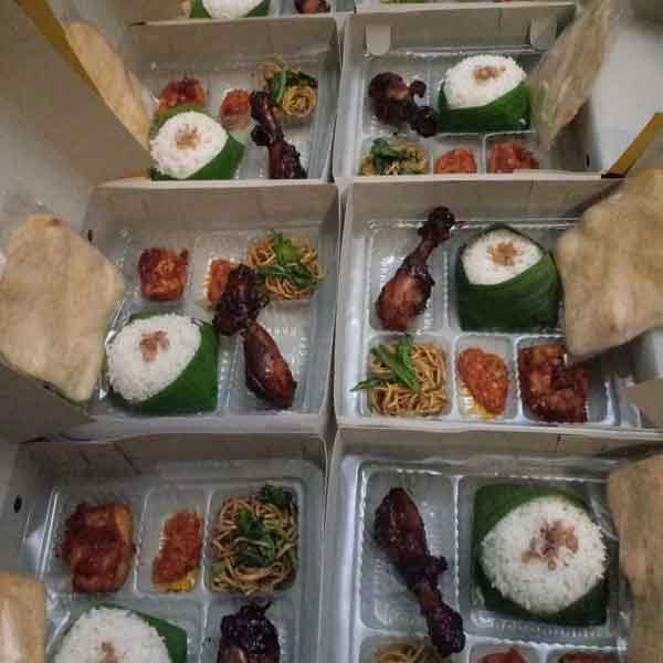 nasi kotak Bula Barat - Maluku